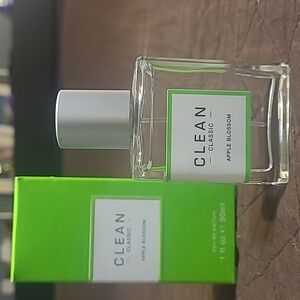 Clean Classic apple blossom